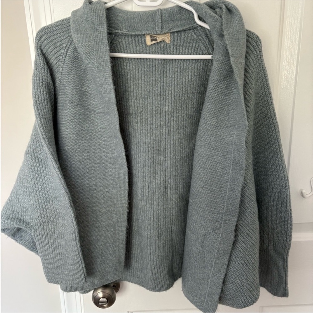 Elegant Women's Gray Cardigan